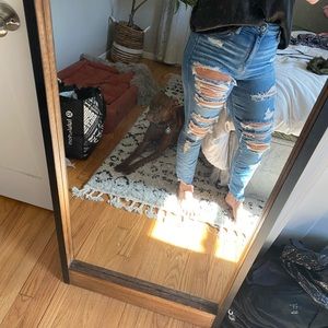 Distressed Hi-Rise Jegging